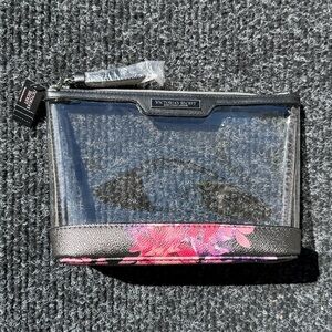 VS beauty to go bag